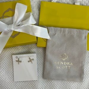 NWT Kendra Scott bow earrings